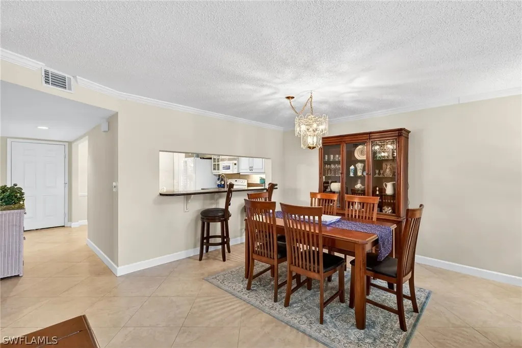 6700 Dennis Circle Naples FL 34104