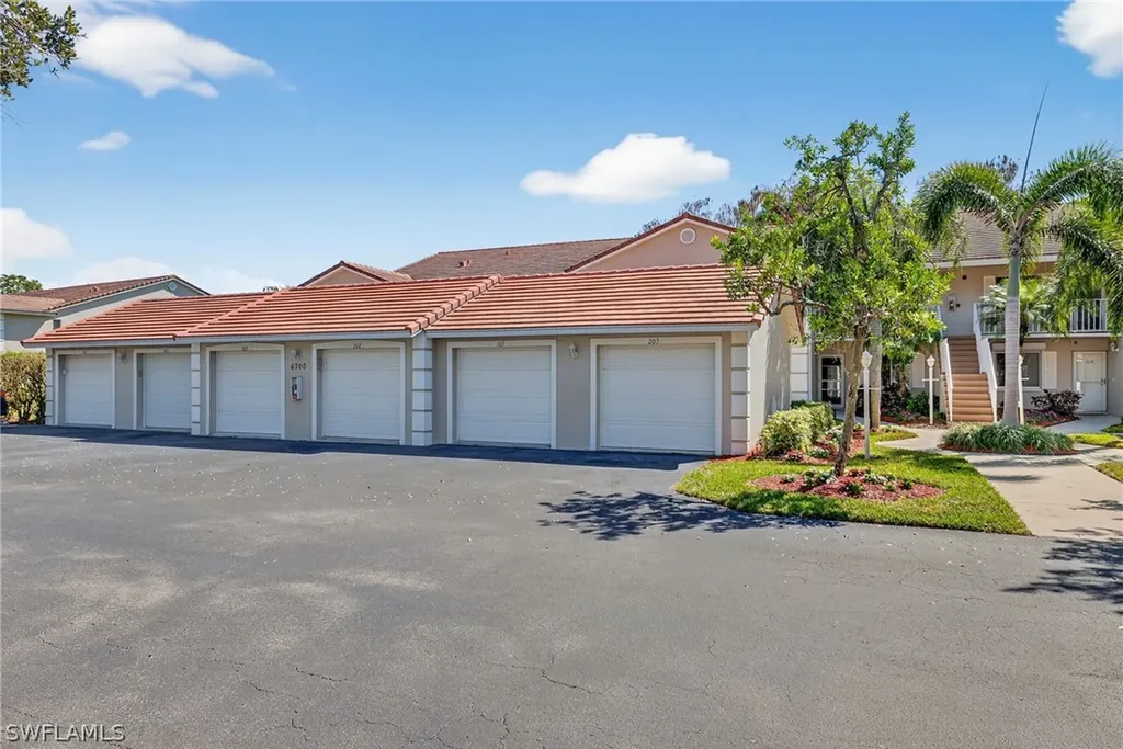 6700 Dennis Circle Naples FL 34104