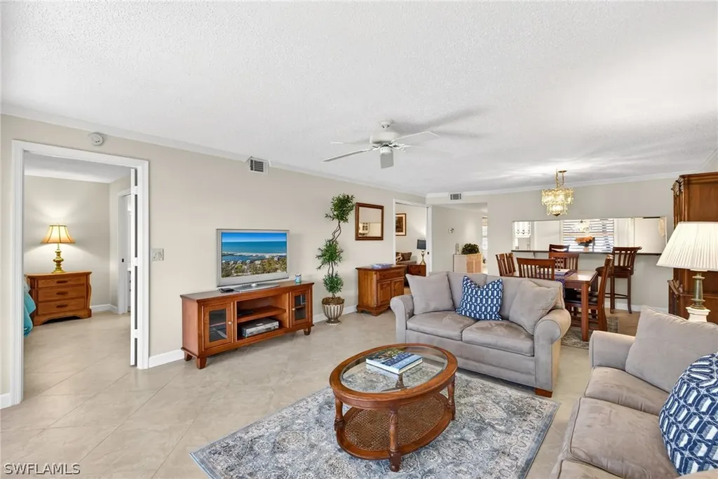 6700 Dennis Circle Naples FL 34104