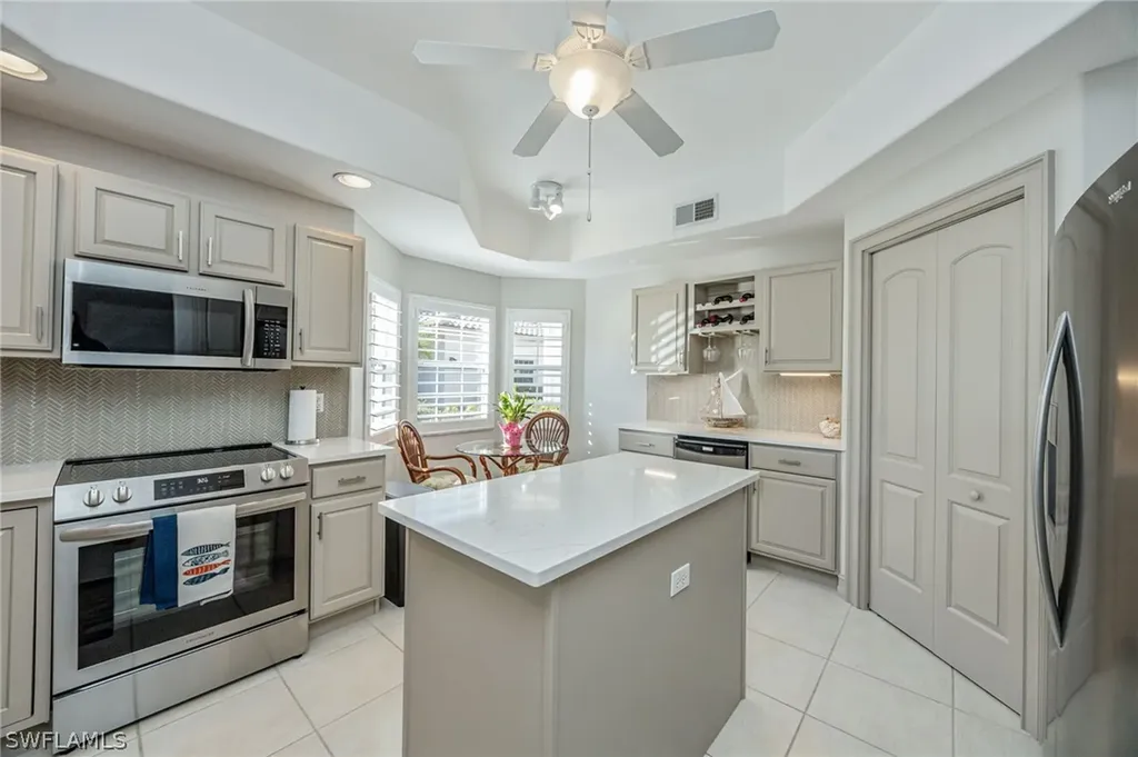 8169 Saratoga Drive Naples FL 34113