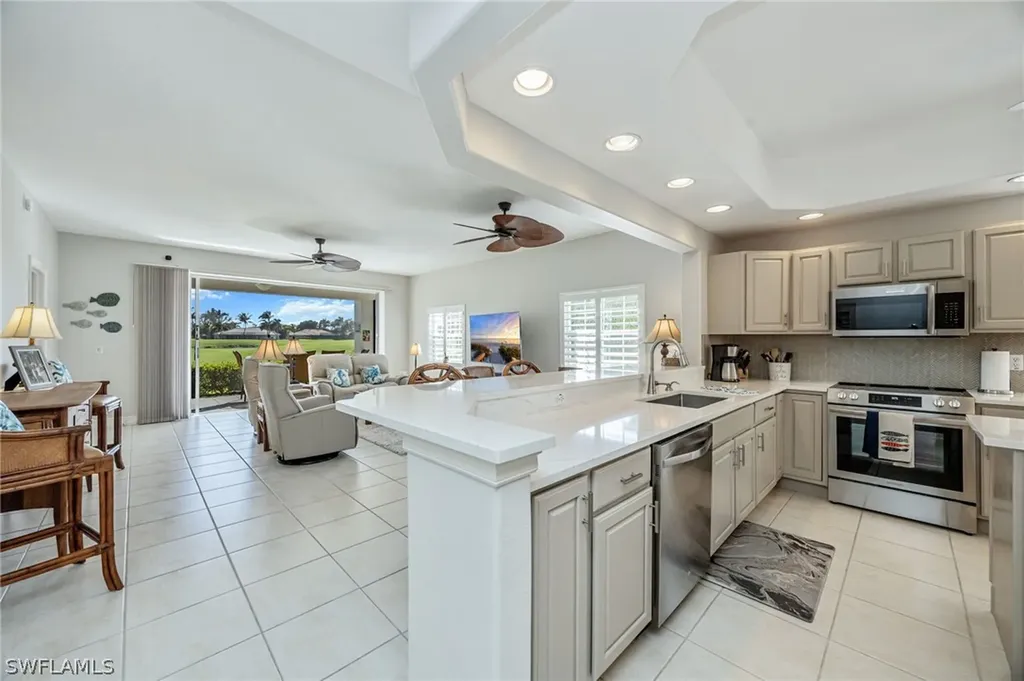 8169 Saratoga Drive Naples FL 34113
