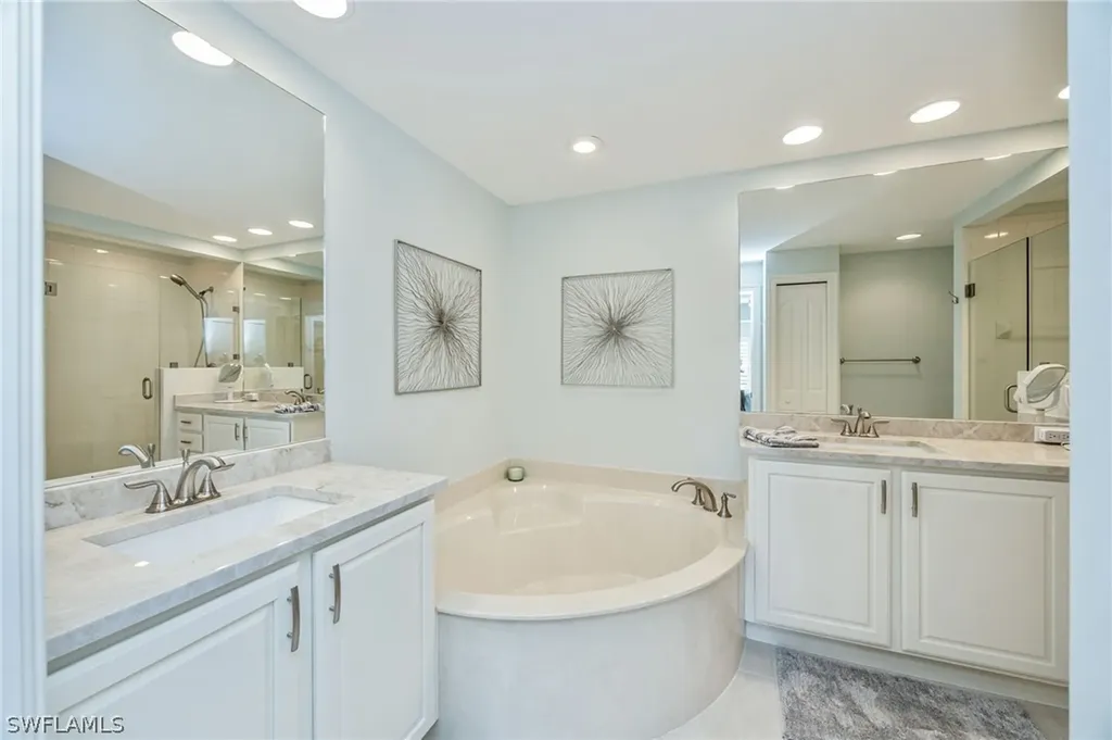 8169 Saratoga Drive Naples FL 34113