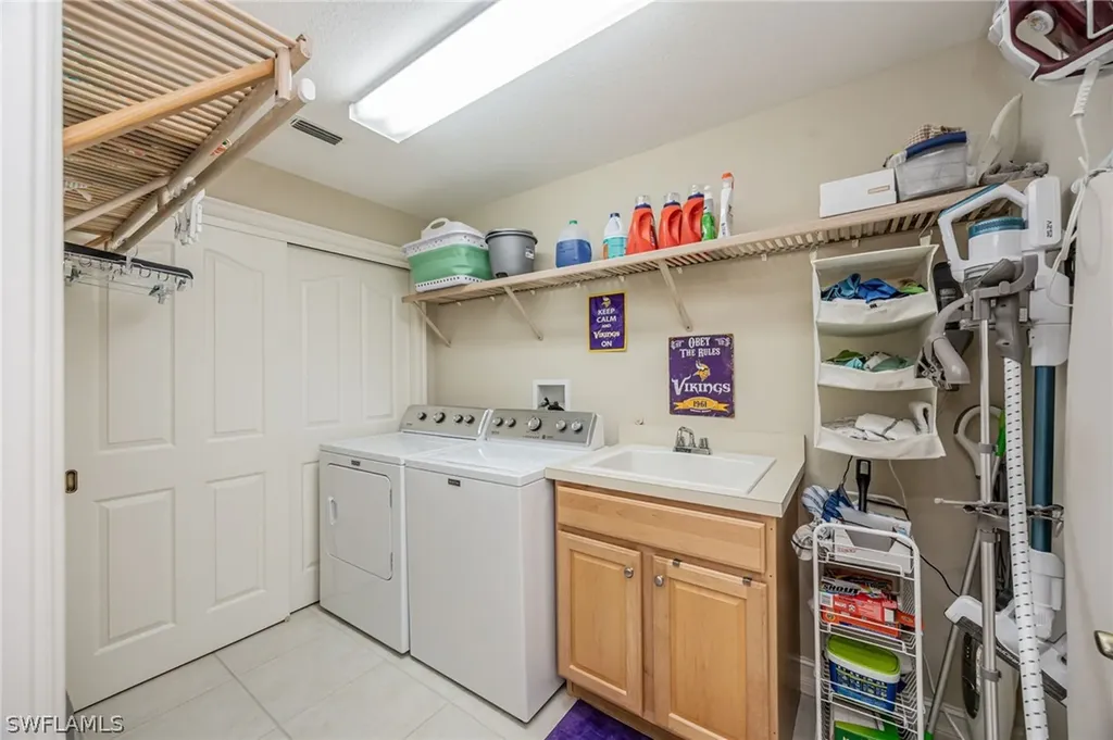 8169 Saratoga Drive Naples FL 34113