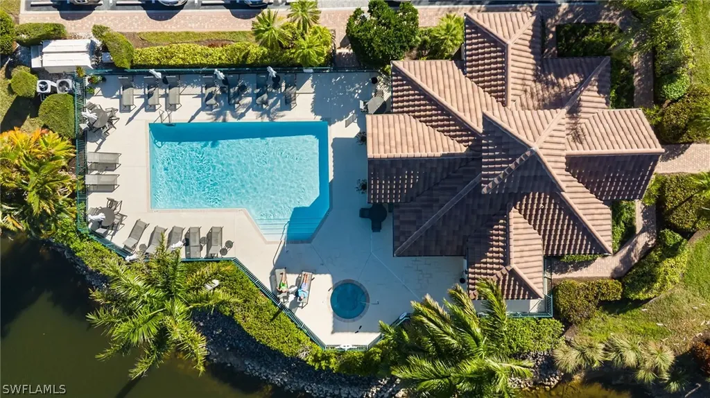 8169 Saratoga Drive Naples FL 34113
