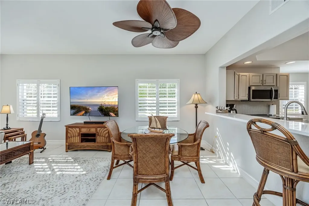 8169 Saratoga Drive Naples FL 34113