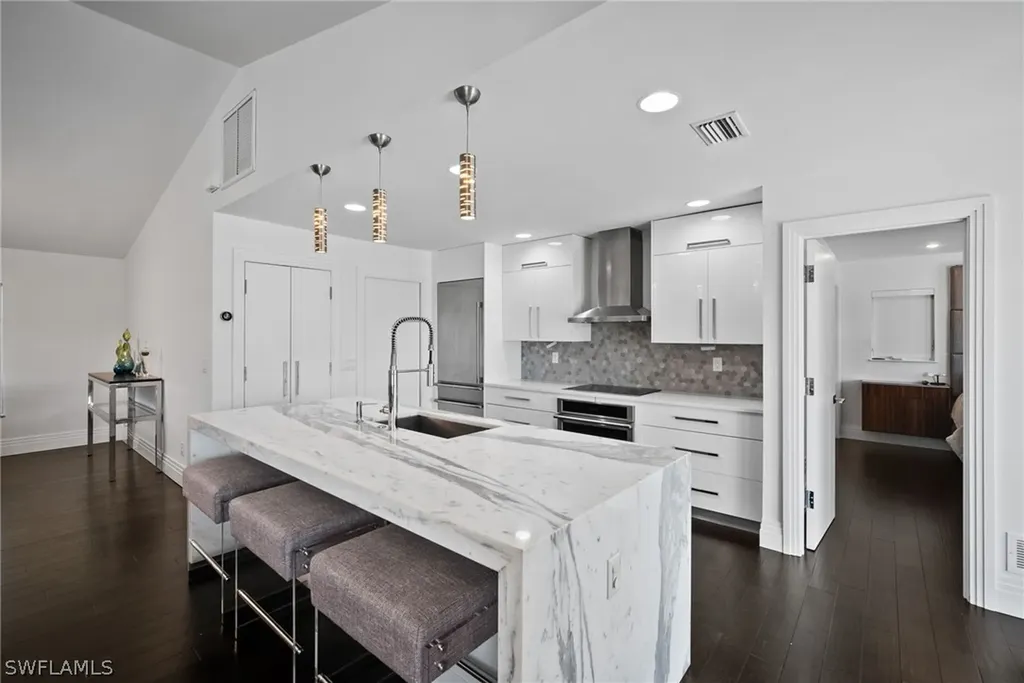266 Egret Avenue Naples FL 34108