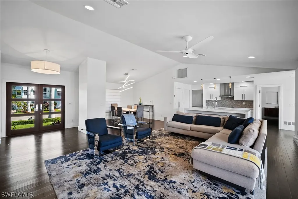 266 Egret Avenue Naples FL 34108