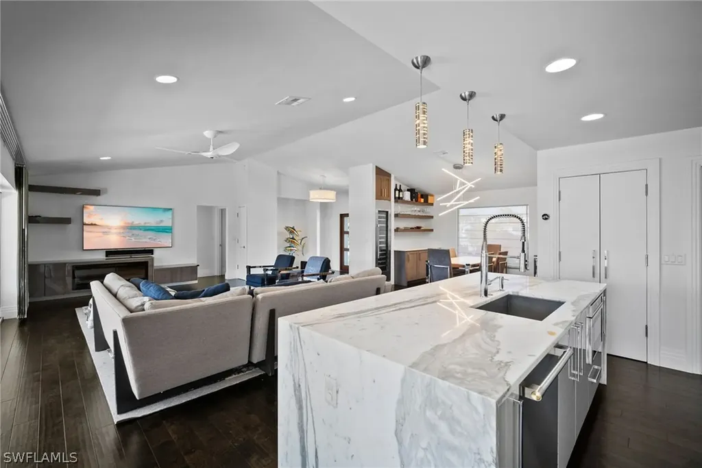 266 Egret Avenue Naples FL 34108