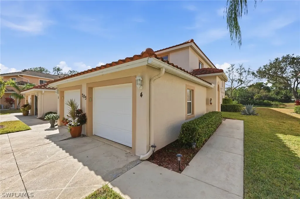 705 Luisa Lane Naples FL 34104
