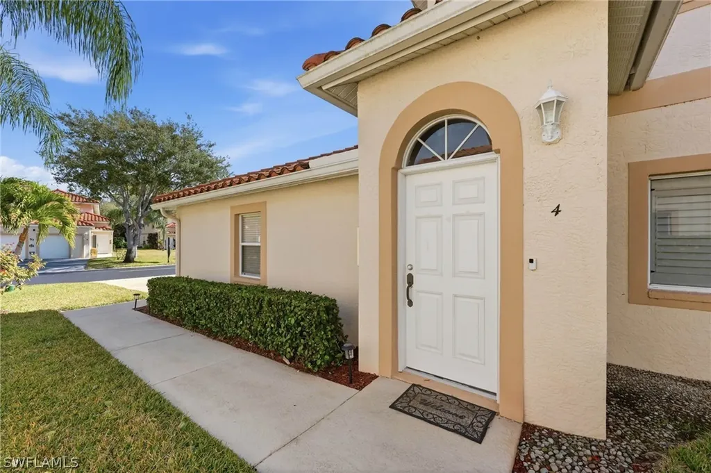 705 Luisa Lane Naples FL 34104