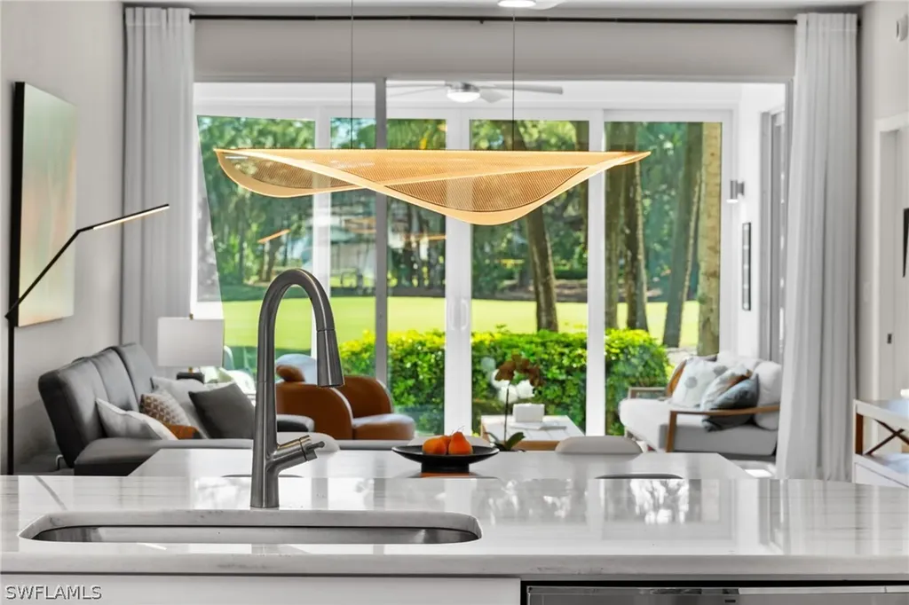 Naples FL, 1960 Willow Bend Circle, Unit 102