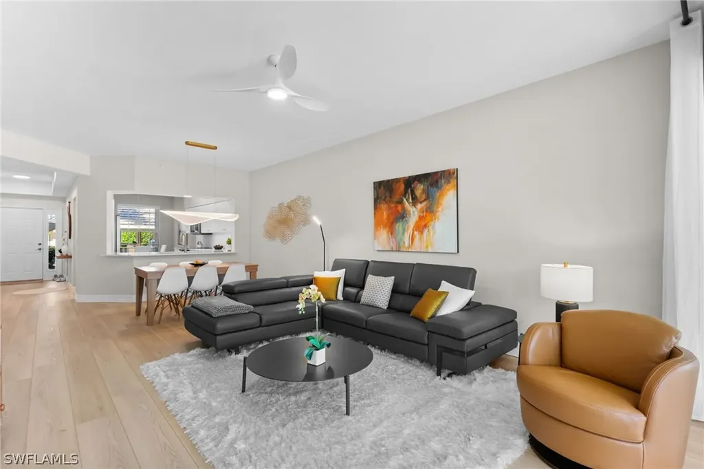 1960 Willow Bend Circle Naples FL 34109