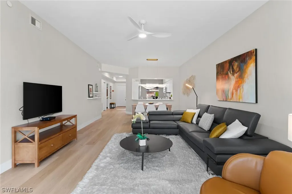 1960 Willow Bend Circle Naples FL 34109
