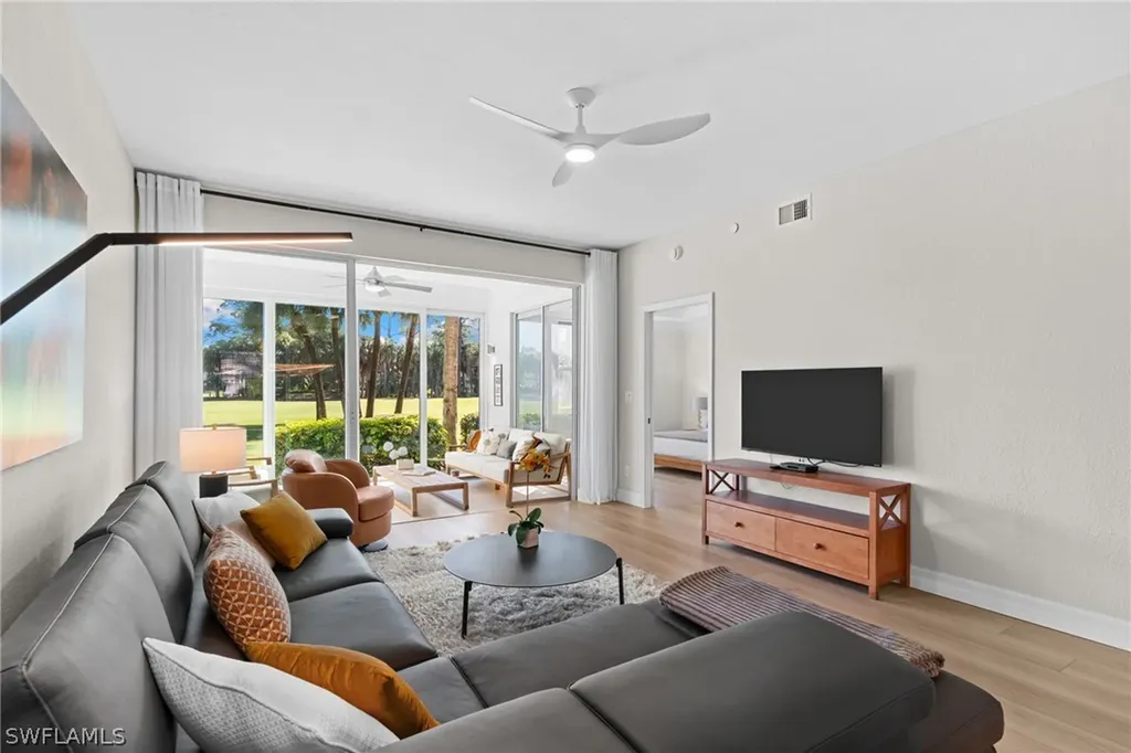 1960 Willow Bend Circle Naples FL 34109