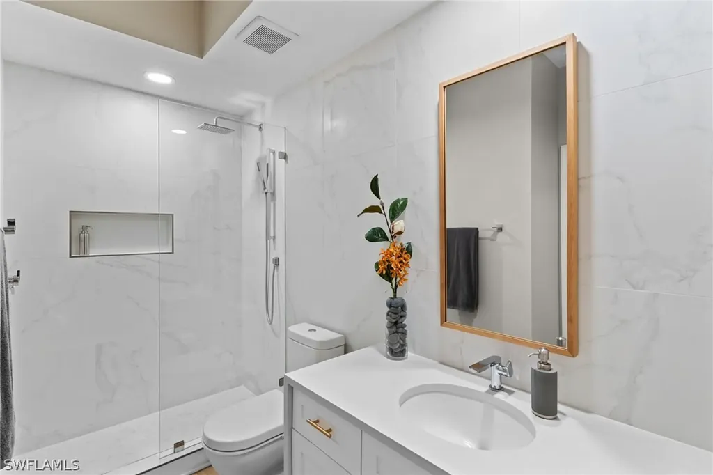 1960 Willow Bend Circle Naples FL 34109