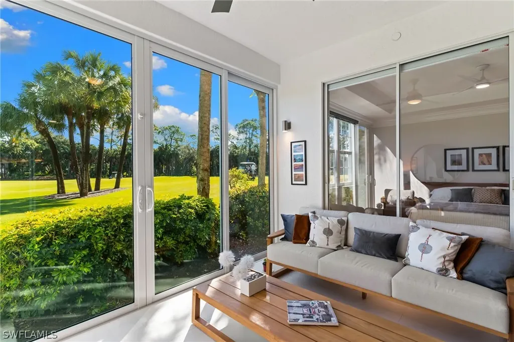 1960 Willow Bend Circle Naples FL 34109