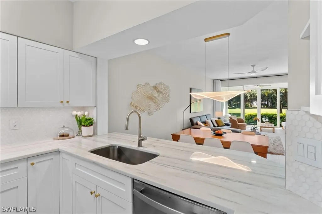 1960 Willow Bend Circle Naples FL 34109