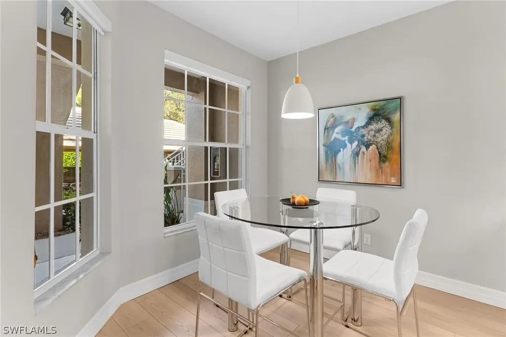 1960 Willow Bend Circle Naples FL 34109
