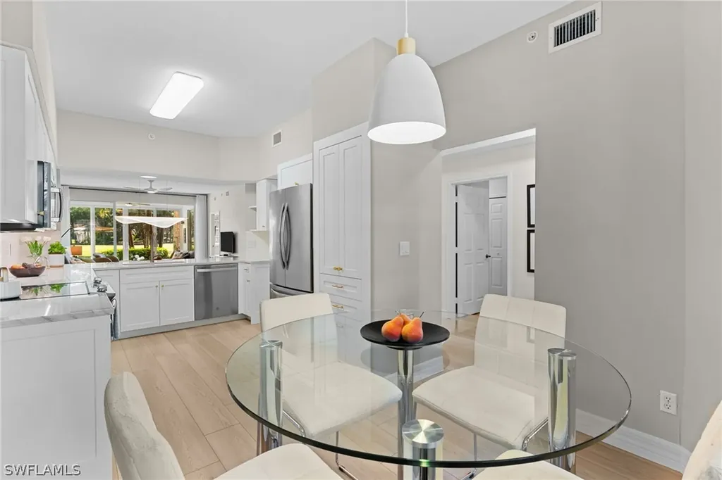 1960 Willow Bend Circle Naples FL 34109