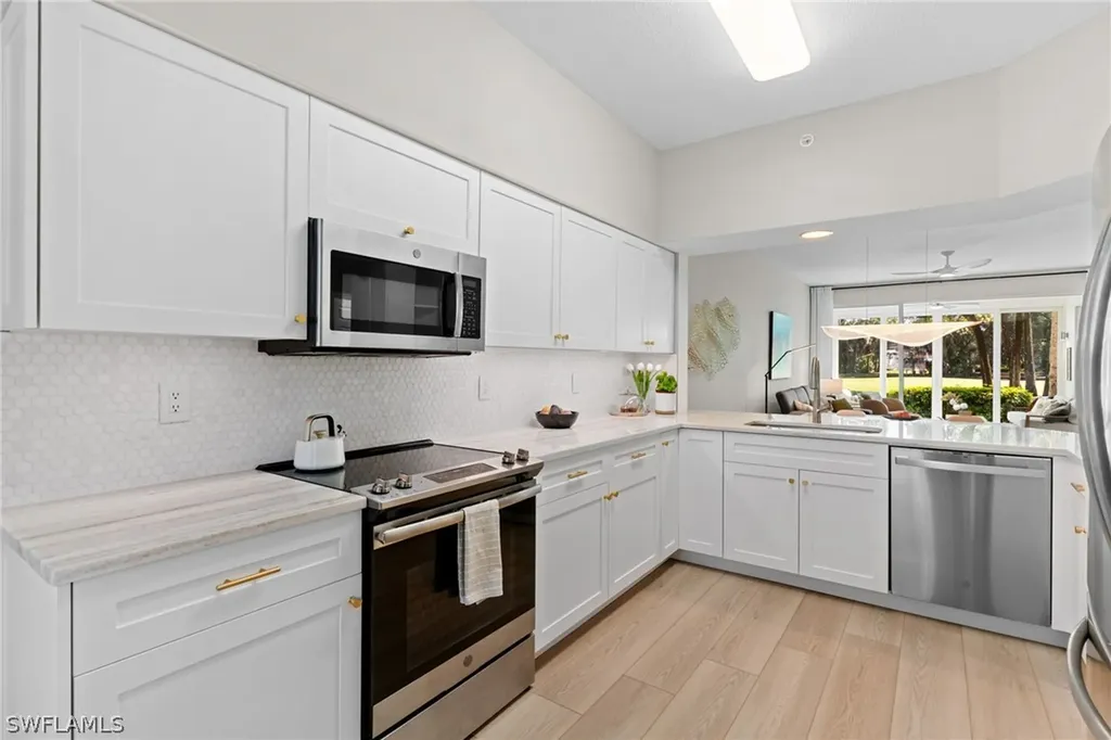 1960 Willow Bend Circle Naples FL 34109
