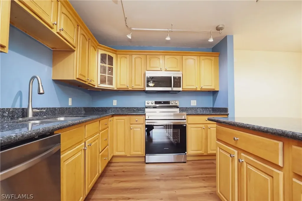 Fort Myers FL, 4053 Sandlewood Lane, Unit 1