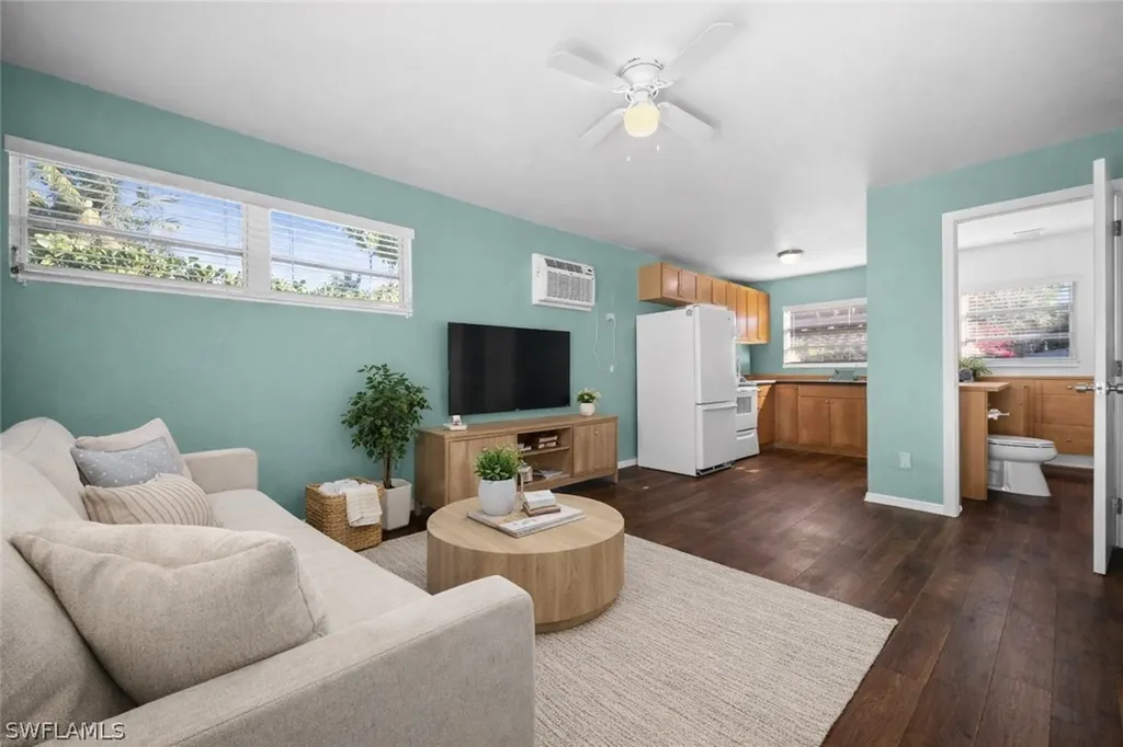 715 10th Street N Naples FL 34102