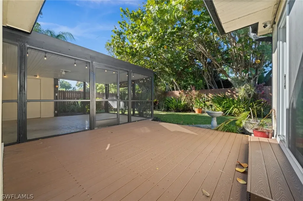 715 10th Street N Naples FL 34102