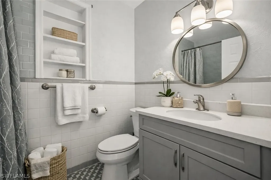 715 10th Street N Naples FL 34102