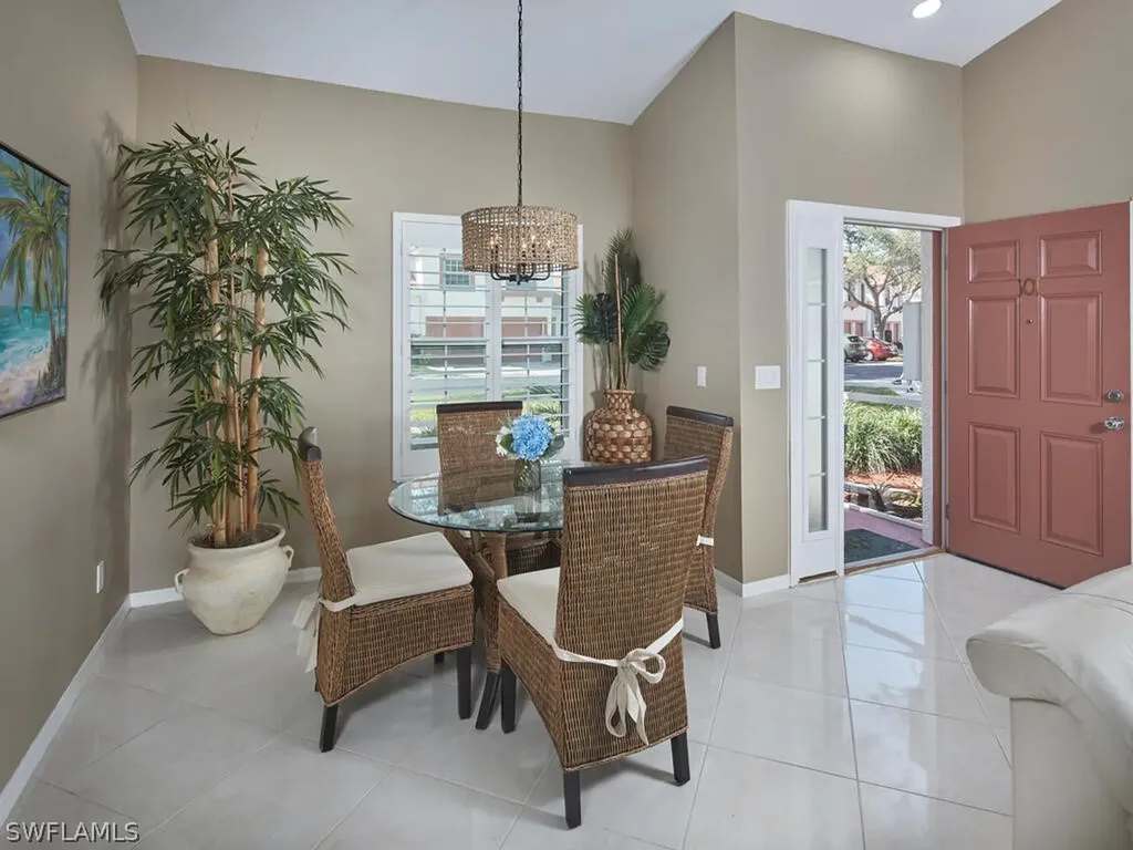 570 Windsor Square Naples FL 34104