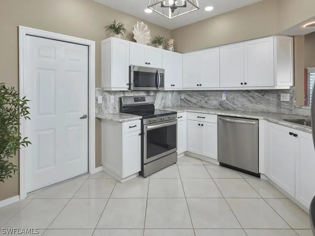 570 Windsor Square Naples FL 34104