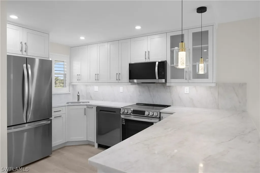 21 High Point Circle E Naples FL 34103