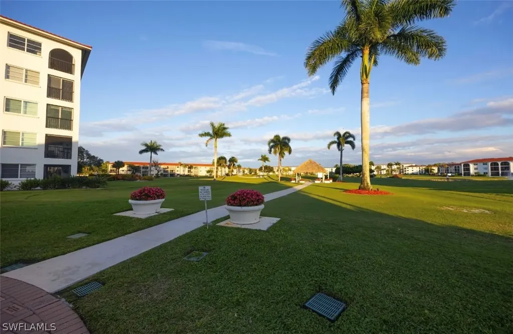 21 High Point Circle E Naples FL 34103