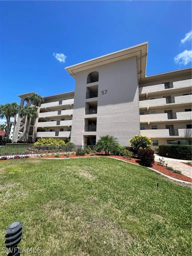 57 High Point Circle W Naples FL 34103