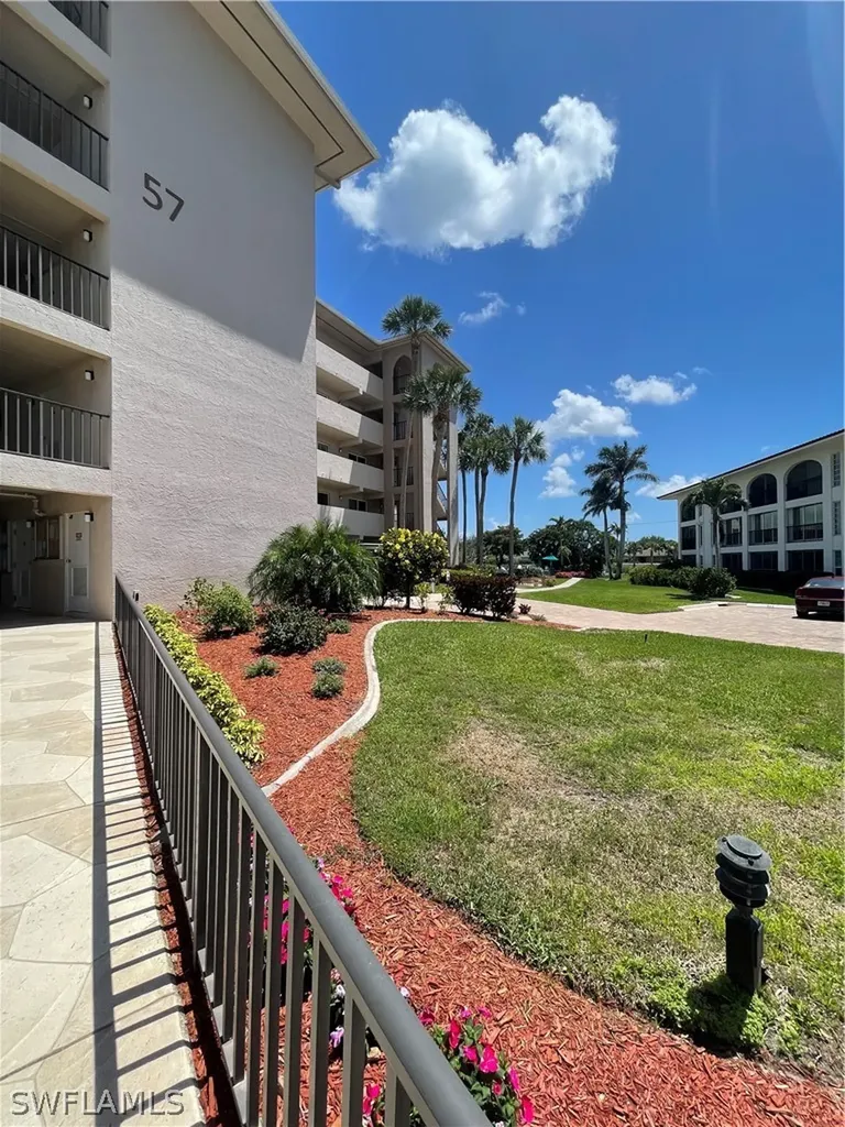 57 High Point Circle W Naples FL 34103