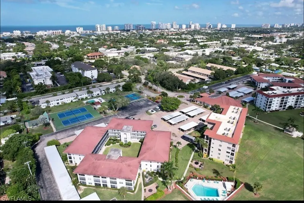 57 High Point Circle W Naples FL 34103