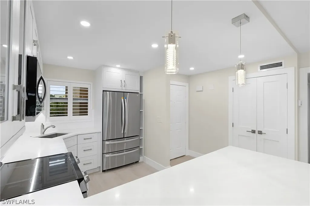 57 High Point Circle W Naples FL 34103