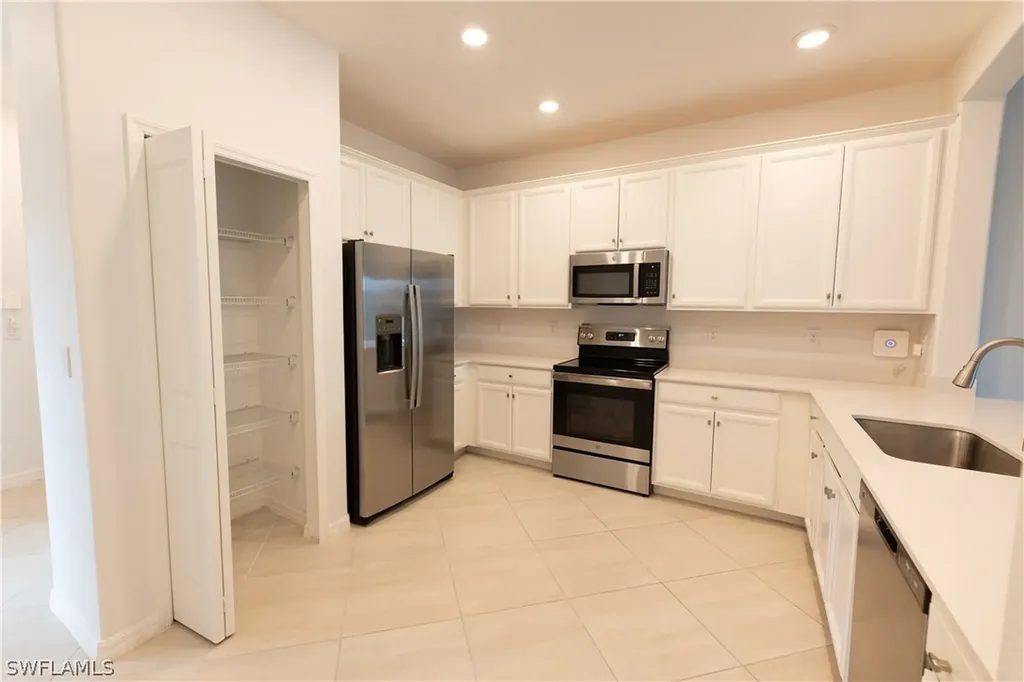 1645 Alameda Drive Naples FL 34120