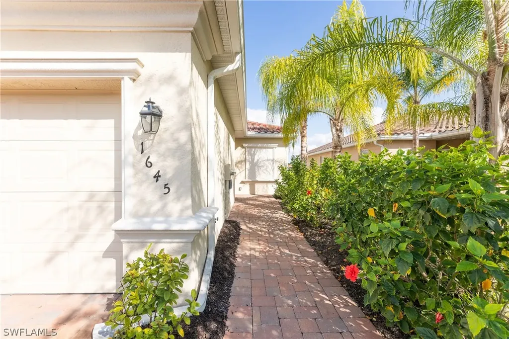 1645 Alameda Drive Naples FL 34120