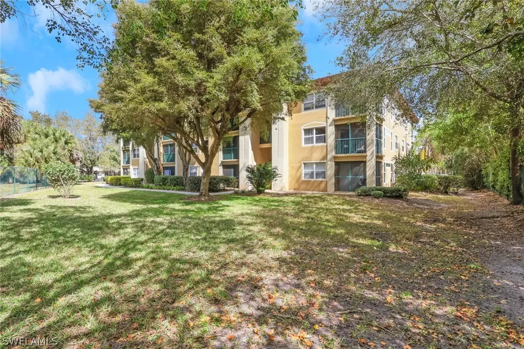 8851 Colonnades Court W Bonita Springs FL 34135