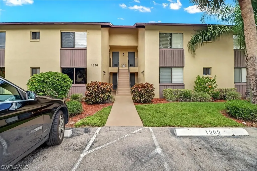 1390 Green Valley Circle Naples FL 34104