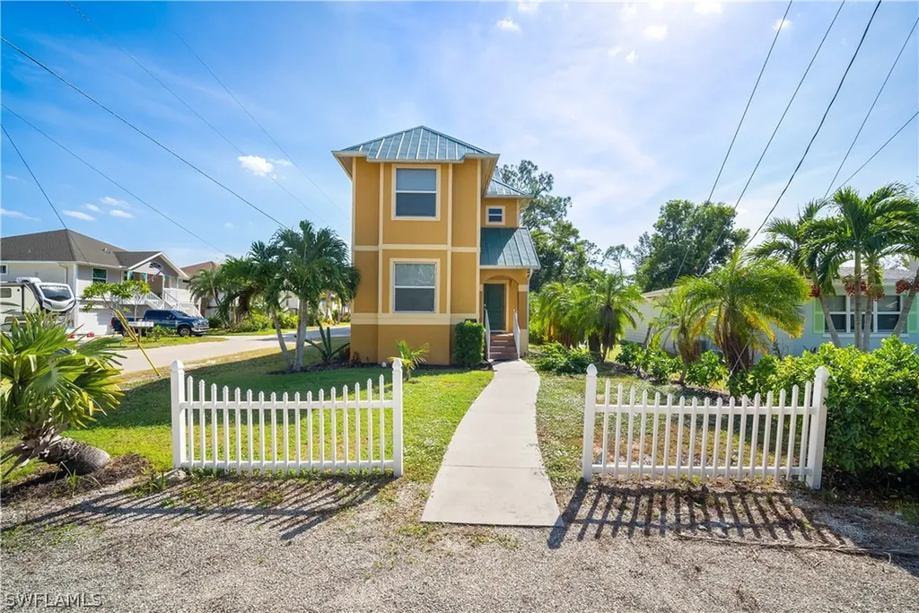 4011 Tarpon Avenue Bonita Springs FL 34134