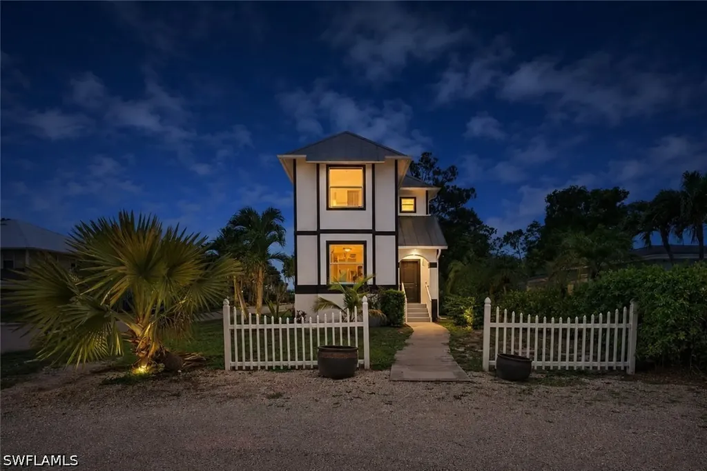 Bonita Springs FL, 4011 Tarpon Avenue