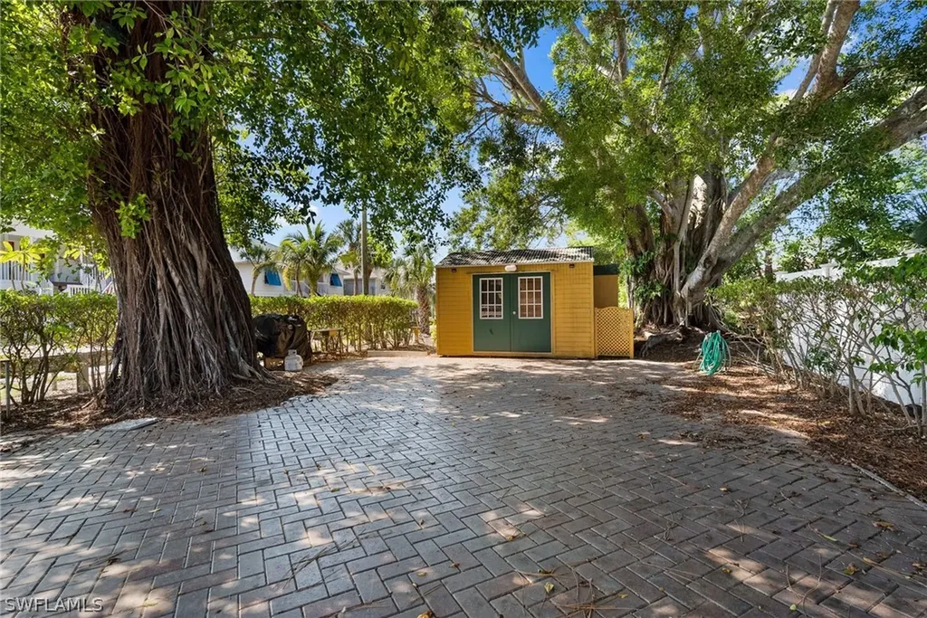 4011 Tarpon Avenue Bonita Springs FL 34134