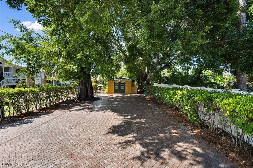 4011 Tarpon Avenue Bonita Springs FL 34134
