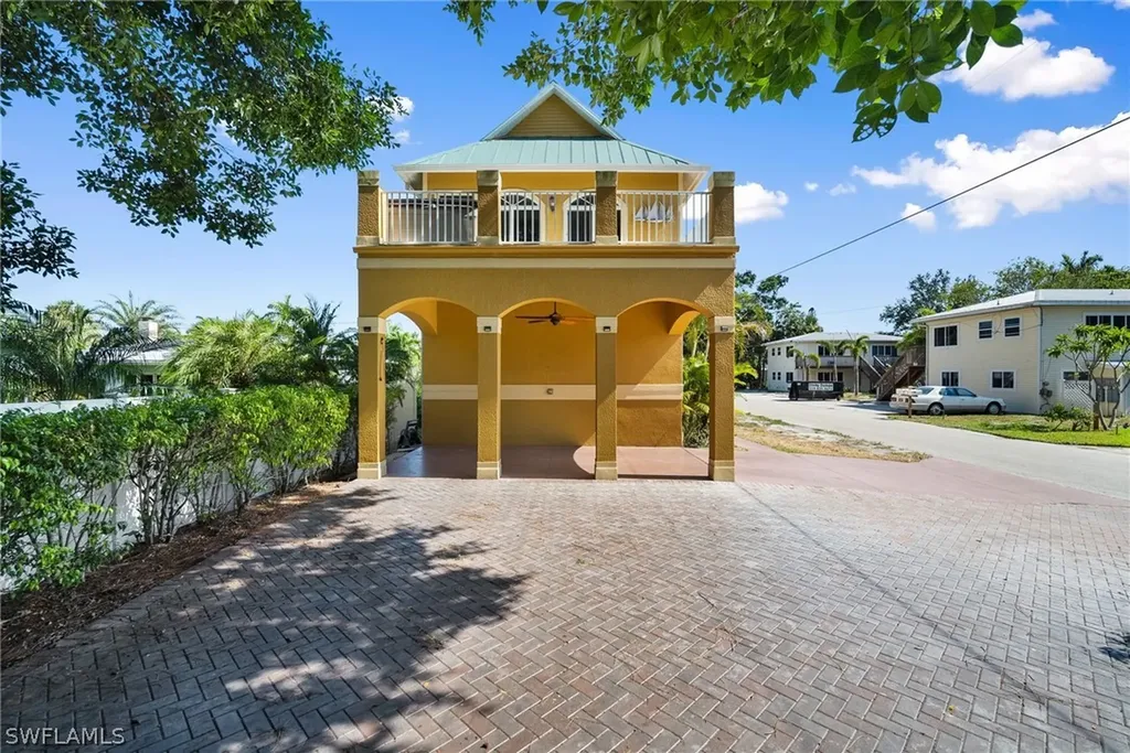 4011 Tarpon Avenue Bonita Springs FL 34134