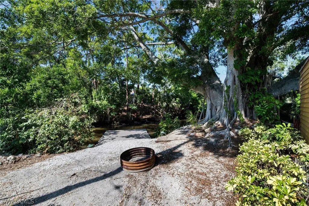 4011 Tarpon Avenue Bonita Springs FL 34134