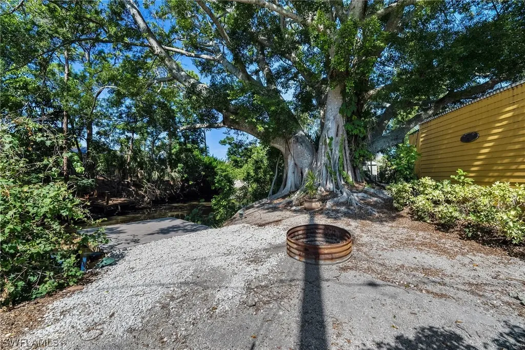 4011 Tarpon Avenue Bonita Springs FL 34134