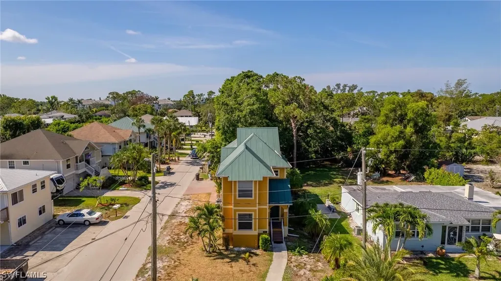 4011 Tarpon Avenue Bonita Springs FL 34134