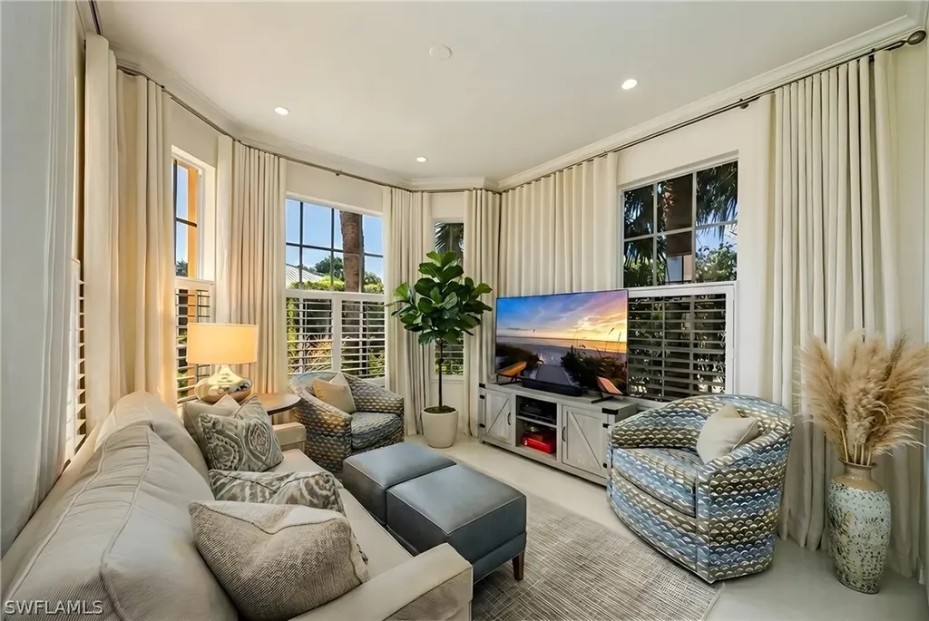351 9th Avenue S Naples FL 34102