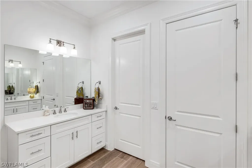 2472 Breakwater Way Naples FL 34112